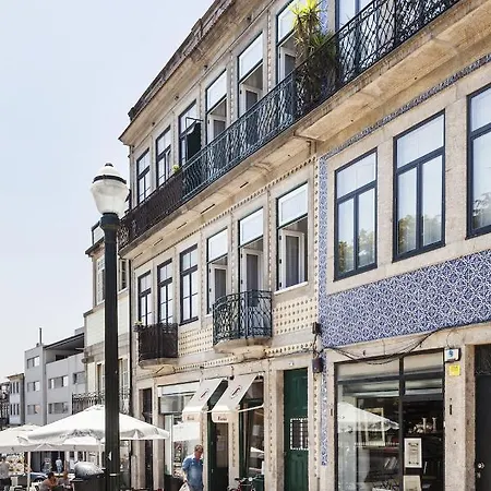 Trendy Sunny With Balcony Oporto