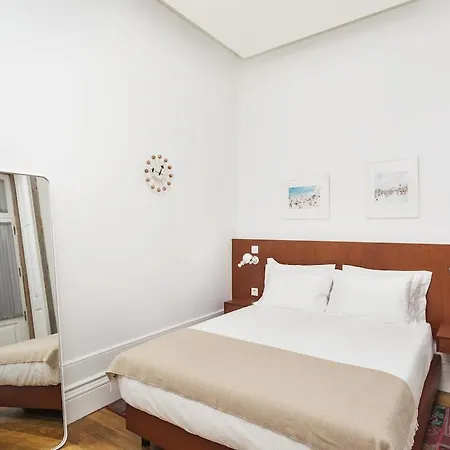 Trendy Sunny With Balcony Appartement Oporto